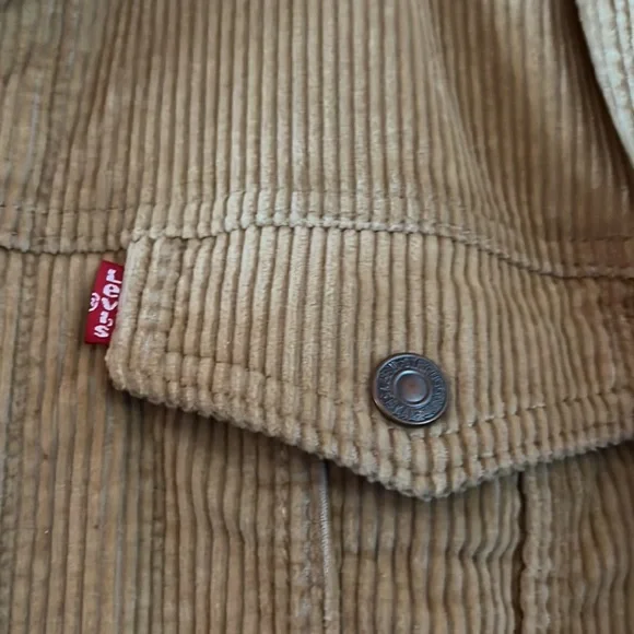 OPEN TO OFFERS Levi's Women's Tan Corduroy Jacket with Sherpa Lining SIZE XL - Picture 3 of 4